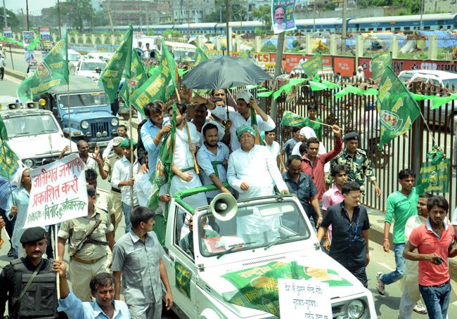बेटों के साथ लालू यादव ने किया मार्च
