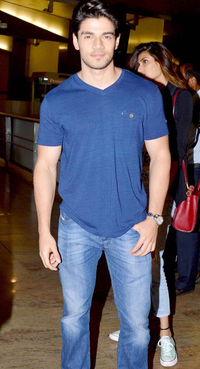 Celeb Spotting: कहां कहां दिखे फिल्मी सितारे