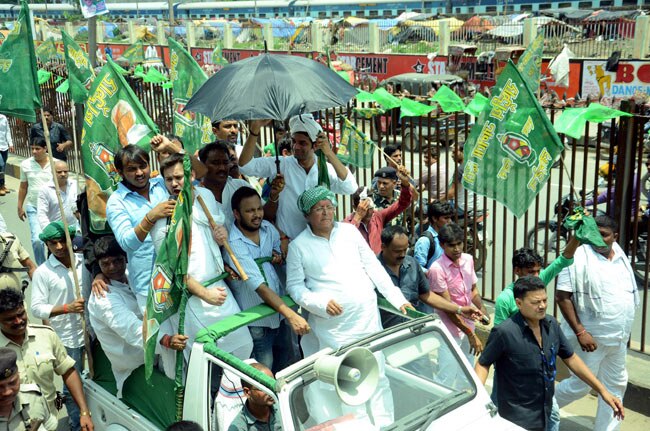 बेटों के साथ लालू यादव ने किया मार्च