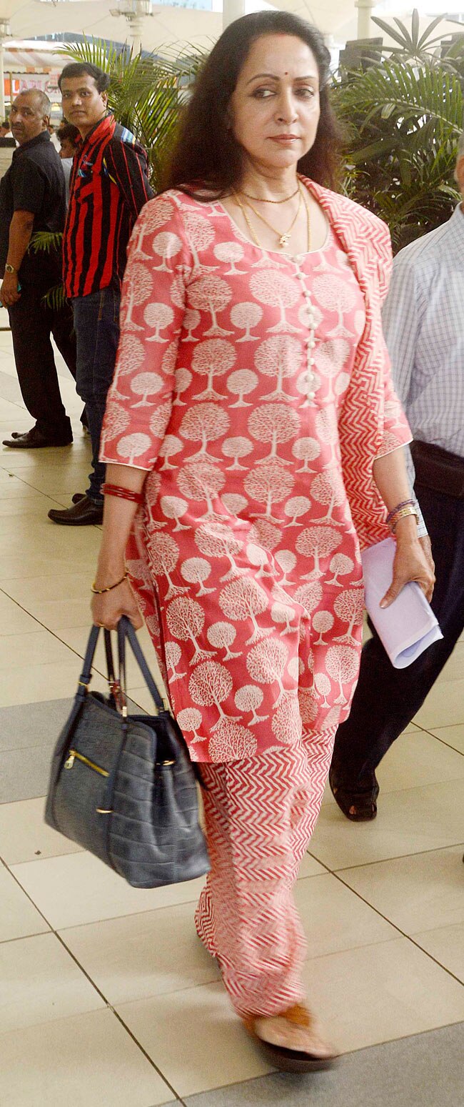 कैमरे में कैद बॉलीवुड सेलेब्रिटीज: सैफ-कबीर ने प्रमोट की फैंटम