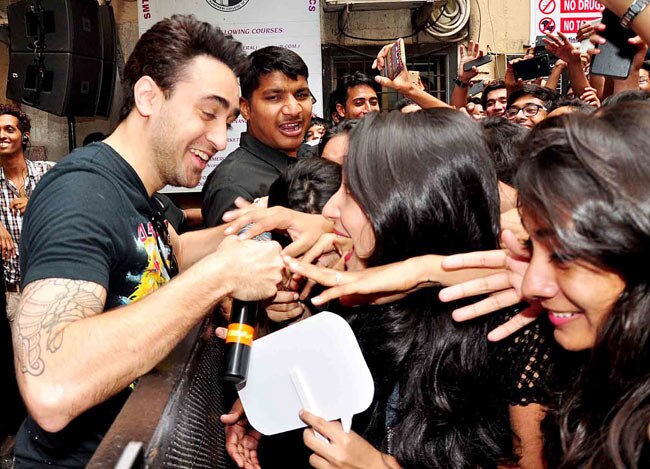 प्रमोशन डायरीज: सूरज पंचोली और अतिया शेटी का क्यूट अंदाज