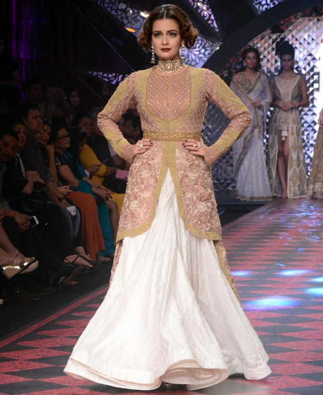 प्र‍ीति, कृति, दिया और अदिति का IIJW 2015 फैशन शो में दिलकश अंदाज