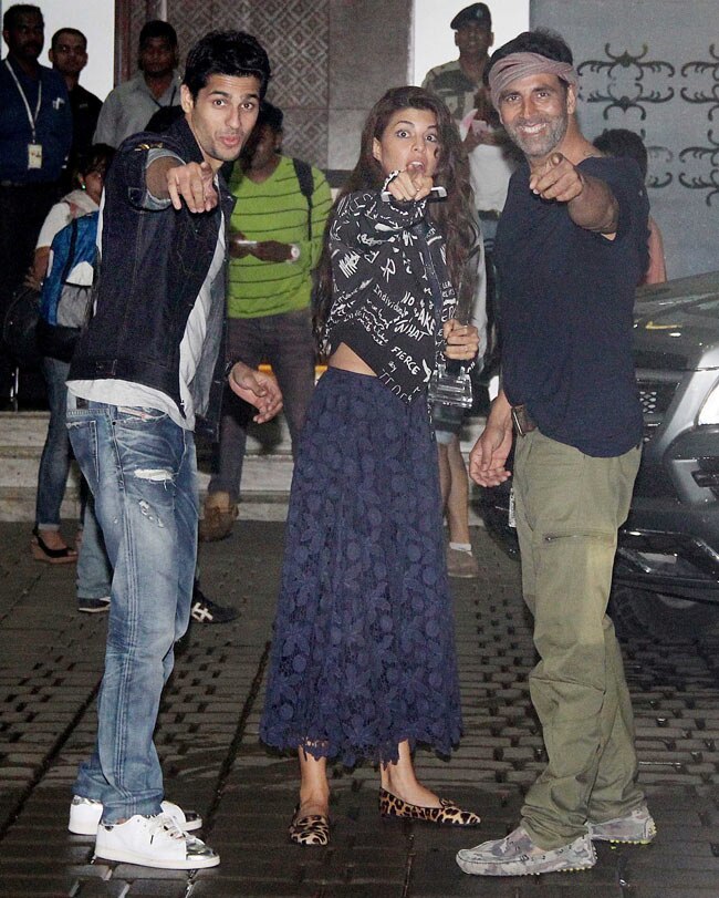 कैमरे में कैद बॉलीवुड सेलेब्रिटीज: सैफ-कबीर ने प्रमोट की फैंटम