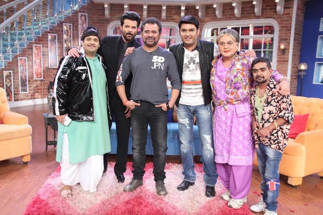 'वेलकम बैक' की टीम पहुंची 'कॉमेडी नाइट्स' के सेट पर