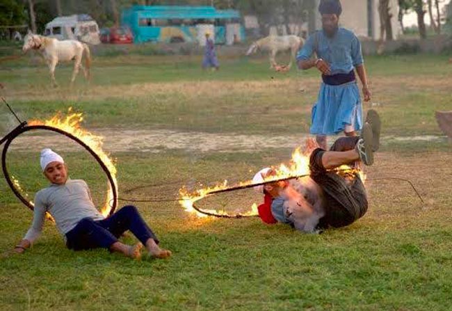 स्टंट करते हुए अक्षय कुमार का पैर जला