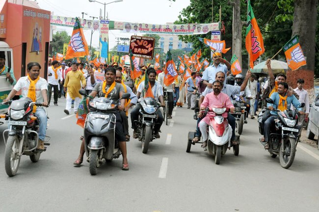 बिहार चुनाव में मोदी ने झोंकी पूरी ताकत, देखें तस्वीरें