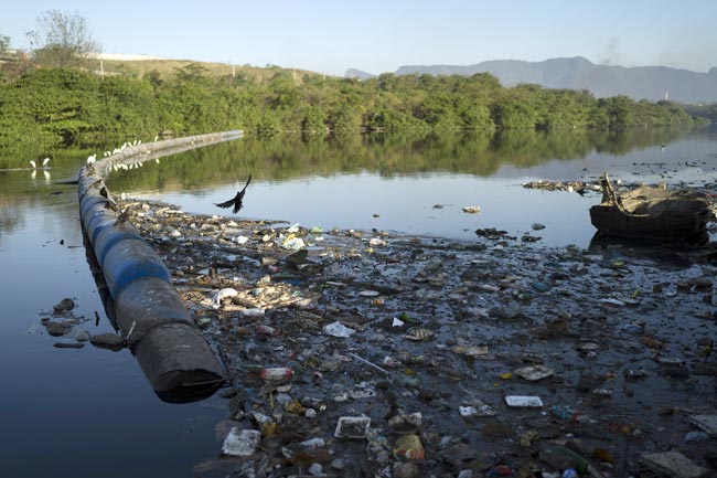 तस्वीरें: 2016 रियो ओलंपिक आयोजन स्थल के पानी में मलबा और वायरस!