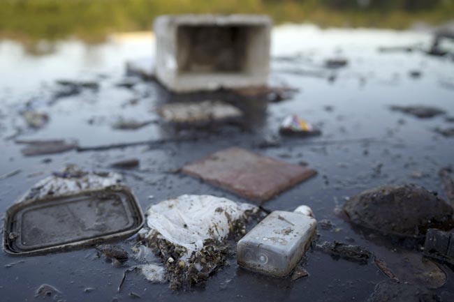 तस्वीरें: 2016 रियो ओलंपिक आयोजन स्थल के पानी में मलबा और वायरस!