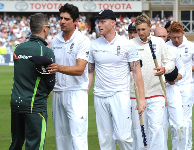 इंग्लैंड द्वारा एशेज सीरीज में कंगारुओं पर फतह की चुनिंदा तस्वीरें