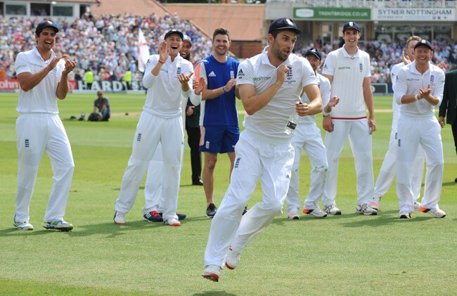 इंग्लैंड द्वारा एशेज सीरीज में कंगारुओं पर फतह की चुनिंदा तस्वीरें