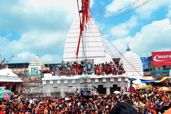 ...और देखते ही देखते देवघर में भगदड़ ने थाम लीं 11 सांसें