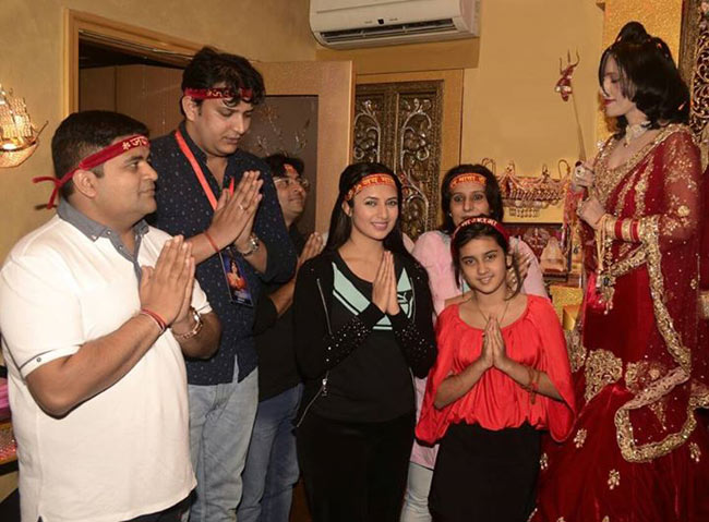 ये बॉलीवुड स्टार्स हैं राधे मां के भक्त...