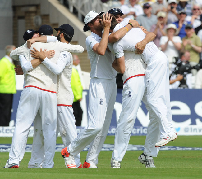 इंग्लैंड द्वारा एशेज सीरीज में कंगारुओं पर फतह की चुनिंदा तस्वीरें