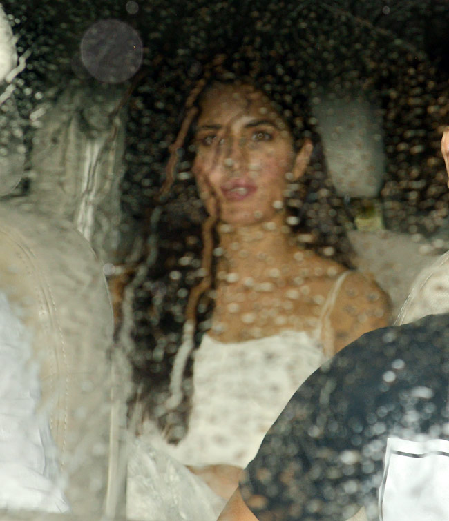 'फैंटम' की स्क्रीनिंग पर पहुंची ये बॉलीवुड हस्तियां