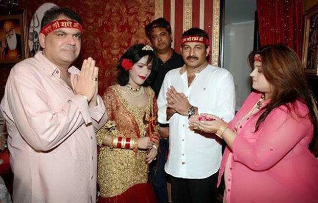 ये बॉलीवुड स्टार्स हैं राधे मां के भक्त...