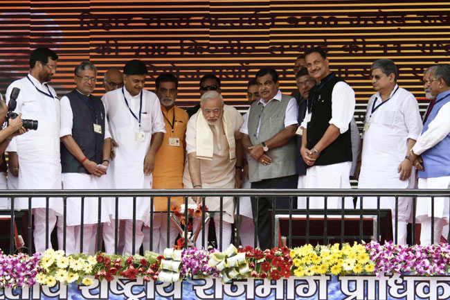 बिहार चुनाव में मोदी ने झोंकी पूरी ताकत, देखें तस्वीरें