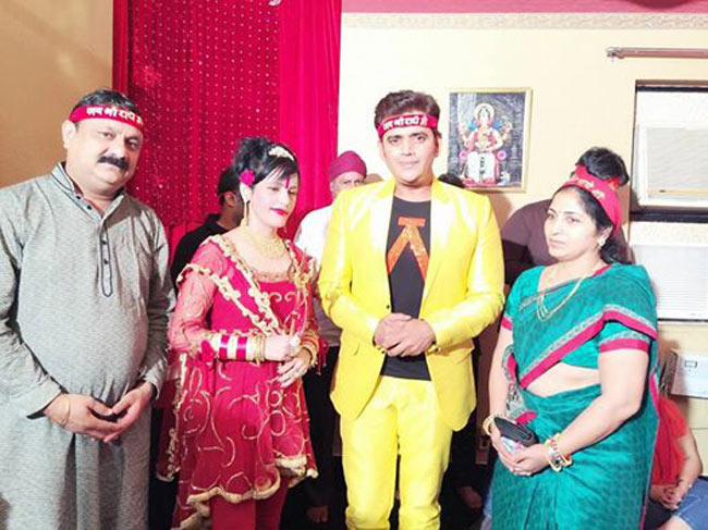 ये बॉलीवुड स्टार्स हैं राधे मां के भक्त...