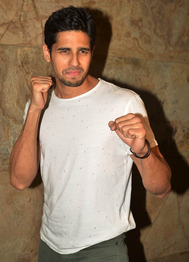 'ब्रदर्स' की स्क्रीनिंग को इन बॉलीवुड सितारों ने बनाया खास