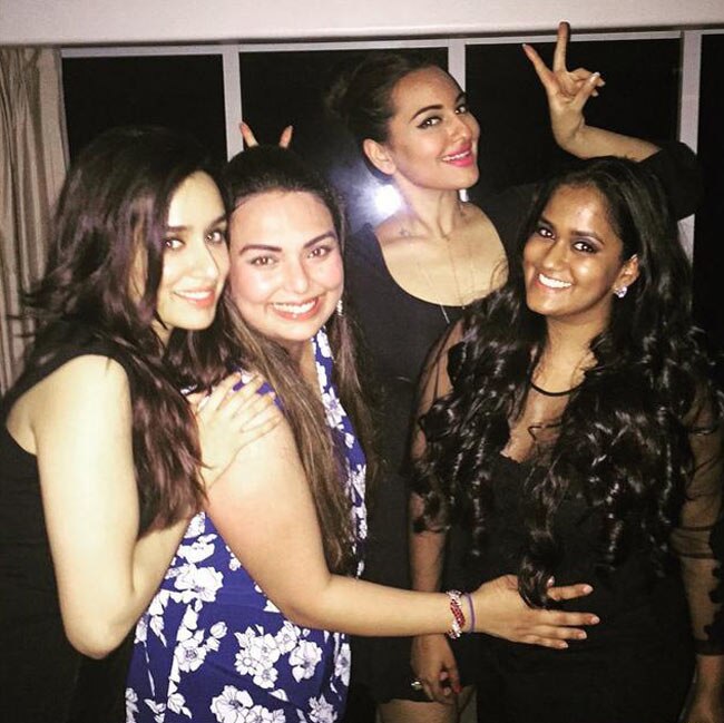 इंस्टाग्राम पर सितारों ने शेयर की अपनी मस्तियां