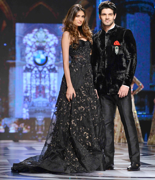 बॉलीवुड से पहले रैंप पर सूरज-अथिया का डेब्यू