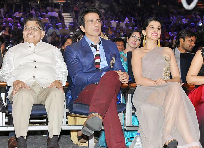 SIIMA 2015 अवॉर्ड्स में राणा डग्गुबती, श्रेया सरन और श्रुति हासन का जलवा