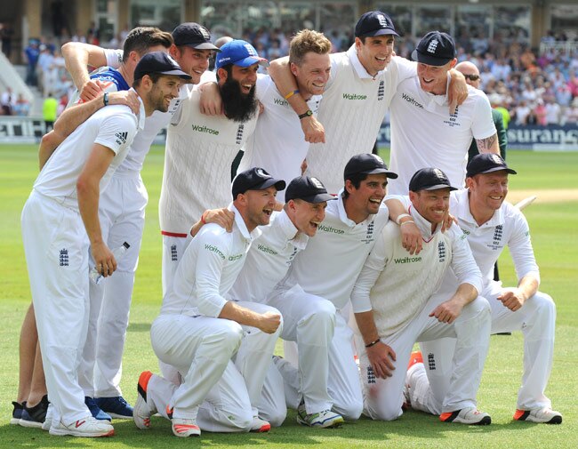 इंग्लैंड द्वारा एशेज सीरीज में कंगारुओं पर फतह की चुनिंदा तस्वीरें