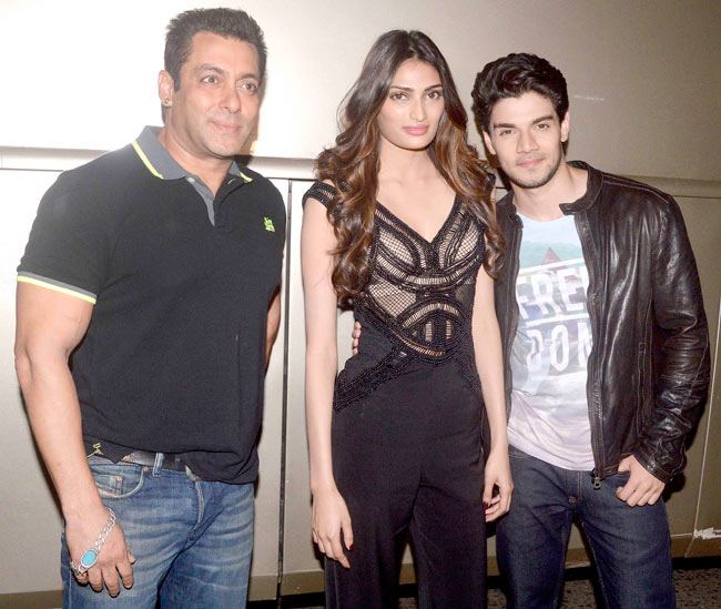 करन जौहर के घर दिखे शाहरुख तो अथिया शेट्टी के साथ दिखे सलमान