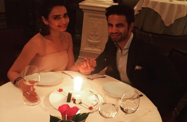 करिश्मा तन्ना के बर्थडे पर देखें उनकी खास तस्वीरें