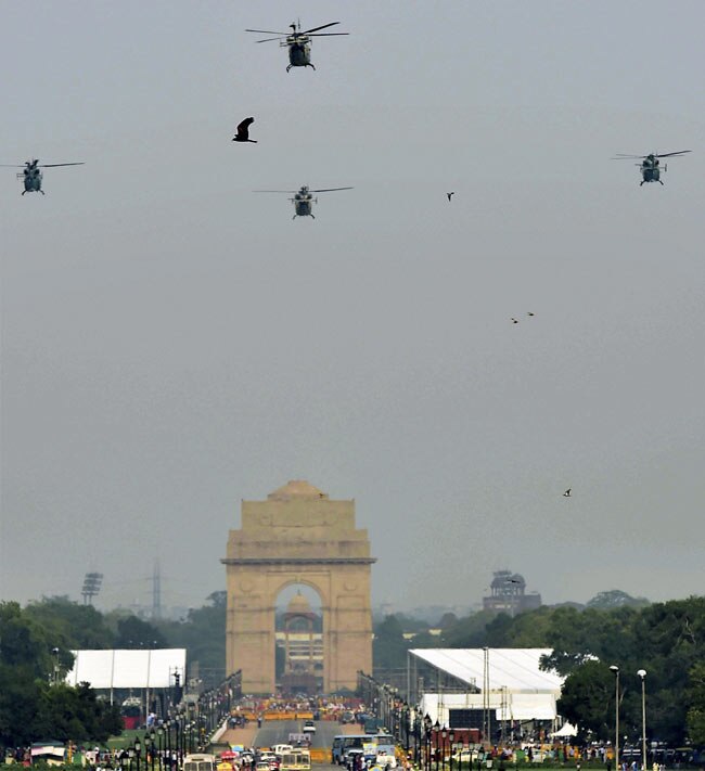 राजपथ पर 'शौर्यांजलि' में सुखोई ने मोहा सबका मन