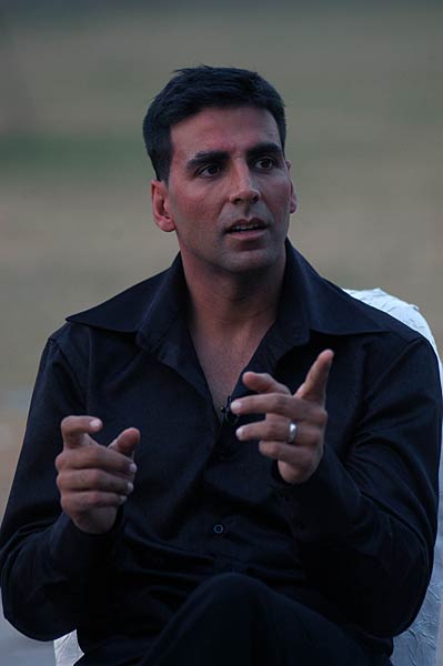 ये हैं सीधे सादे अक्षय अक्षय....Happy b'day