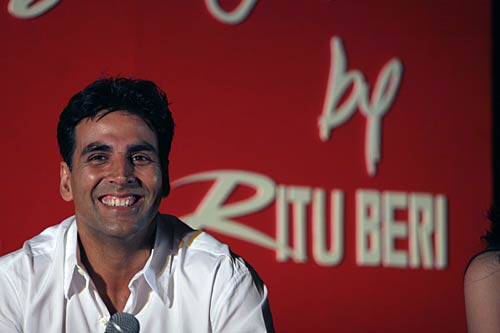 ये हैं सीधे सादे अक्षय अक्षय....Happy b'day