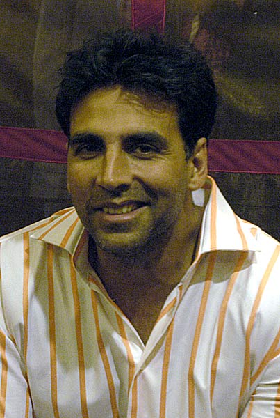 ये हैं सीधे सादे अक्षय अक्षय....Happy b'day