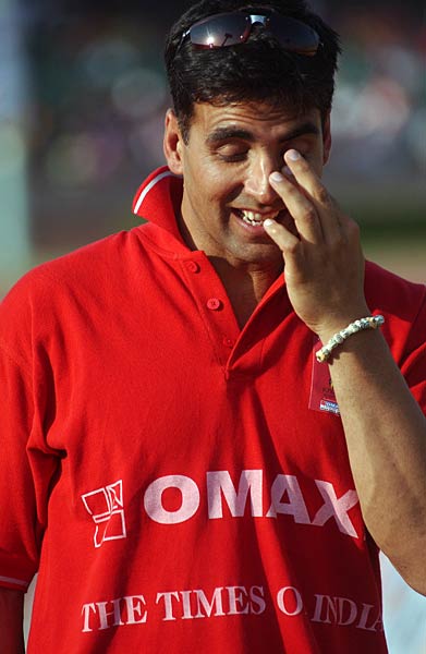 ये हैं सीधे सादे अक्षय अक्षय....Happy b'day