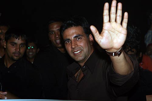 ये हैं सीधे सादे अक्षय अक्षय....Happy b'day