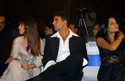 ये हैं सीधे सादे अक्षय अक्षय....Happy b'day