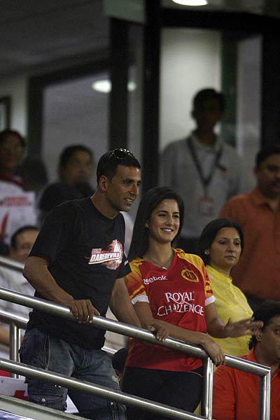 ये हैं सीधे सादे अक्षय अक्षय....Happy b'day