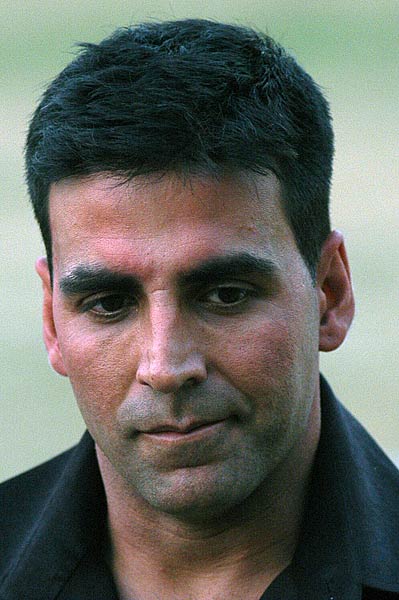 ये हैं सीधे सादे अक्षय अक्षय....Happy b'day