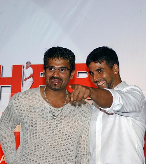 ये हैं सीधे सादे अक्षय अक्षय....Happy b'day