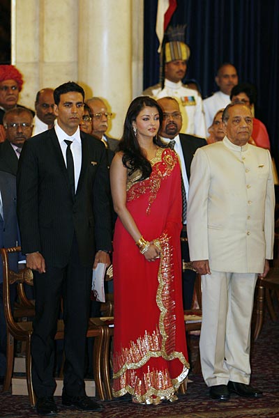 ये हैं सीधे सादे अक्षय अक्षय....Happy b'day