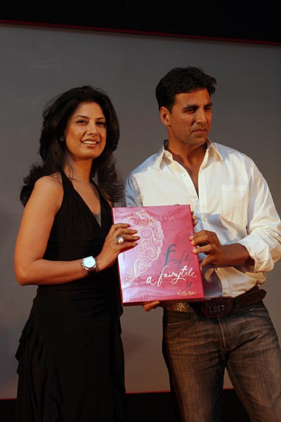 ये हैं सीधे सादे अक्षय अक्षय....Happy b'day