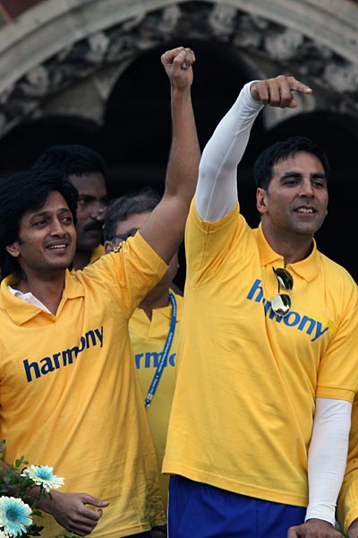 ये हैं सीधे सादे अक्षय अक्षय....Happy b'day