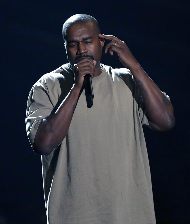 माइली के ड्रेस के क्या कहने