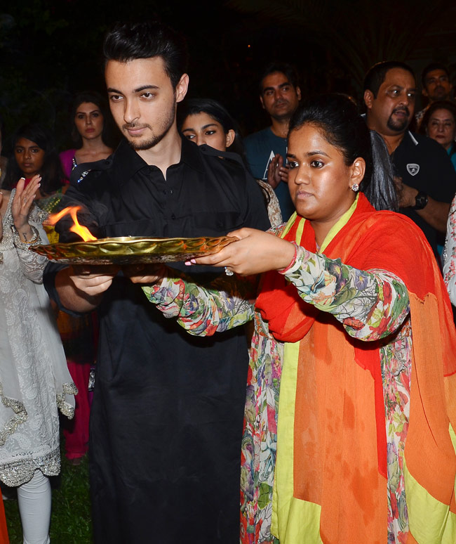 बॉलीवुड सितारों ने धूमधाम से मनाई गणेश चतुर्थी