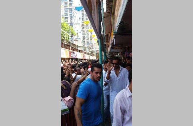 शिल्पा शेट्टी से लेकर अजय देवगन तक पहुंचे गणपति के दर्शन करने