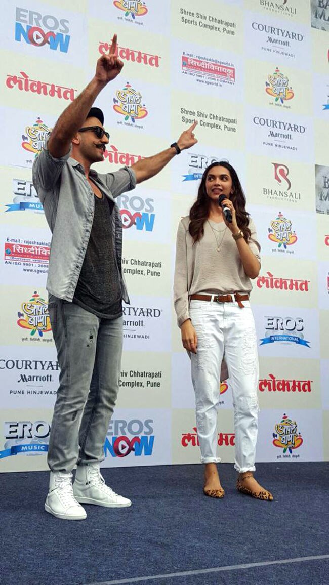 दीपिका, रणवीर ने लॉन्च किया 'बाजीराव मस्तानी' का गाना