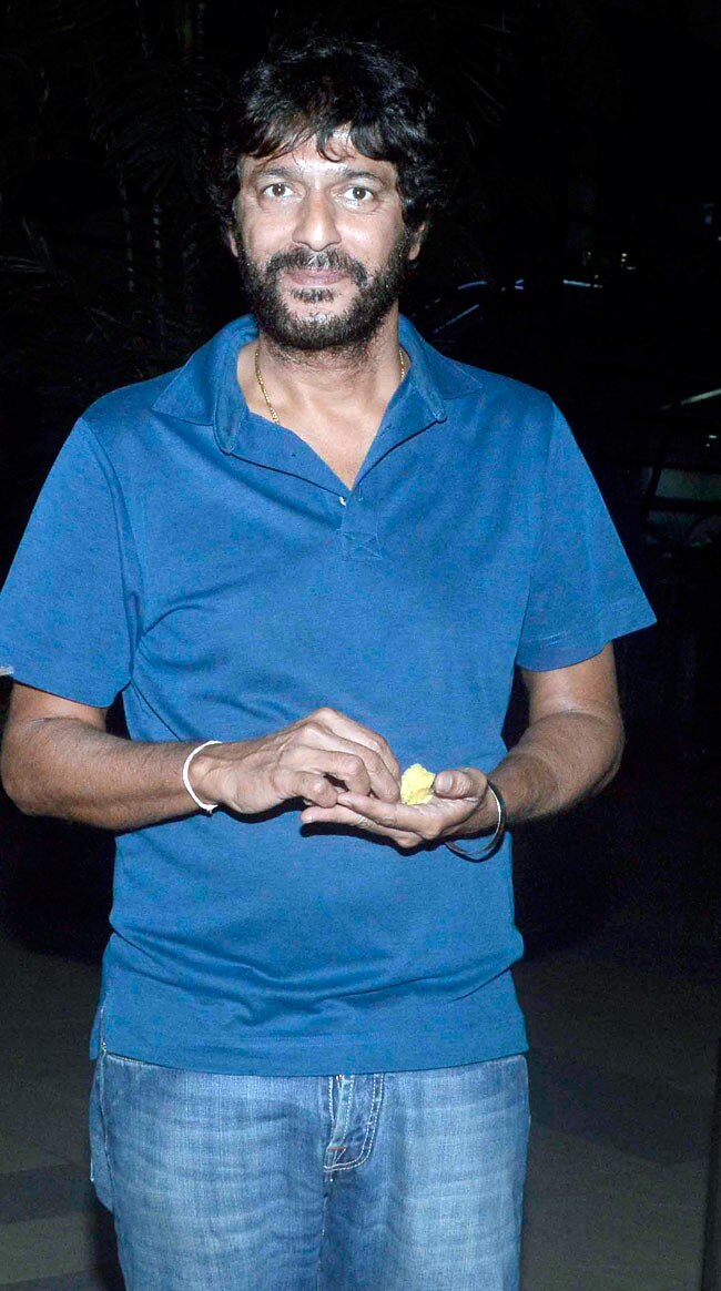 अमिताभ बच्चन ने पुलिस वालों को बांटे हेलमेट