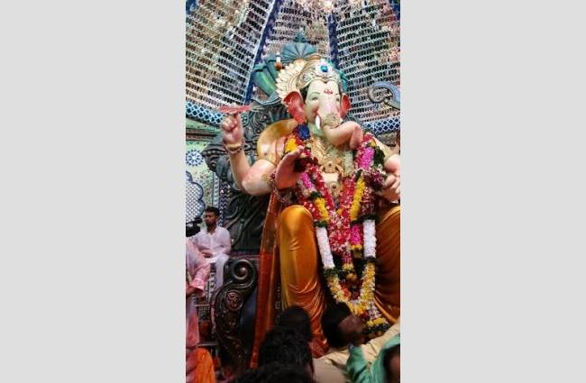 शिल्पा शेट्टी से लेकर अजय देवगन तक पहुंचे गणपति के दर्शन करने