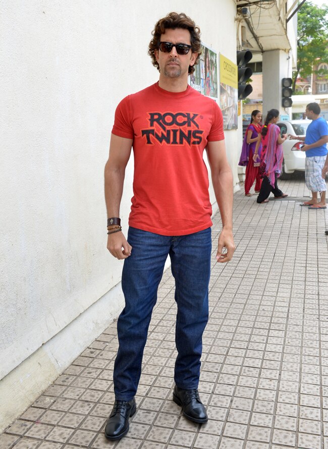 रितिक रोशन और सोनम कपूर ने 'धीरे धीरे से' गाने को किया लॉन्च