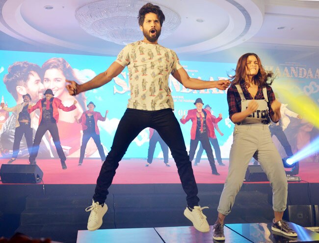 'शानदार' के 'गुलाबो' सॉन्ग लॉन्च पर आलिया-शाहिद की क्रेजी कैमिस्ट्री