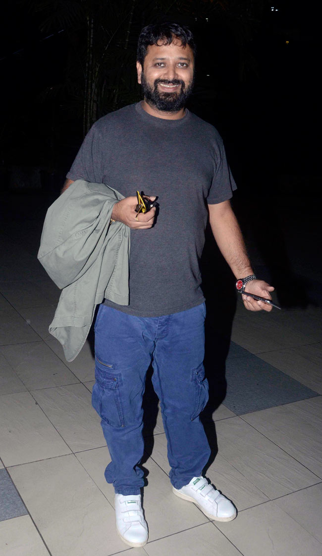 अमिताभ बच्चन ने पुलिस वालों को बांटे हेलमेट